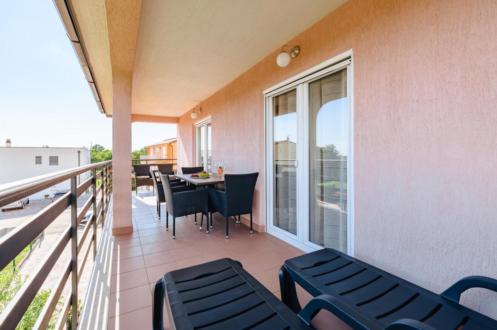 App D Comfort Umag Exterior foto